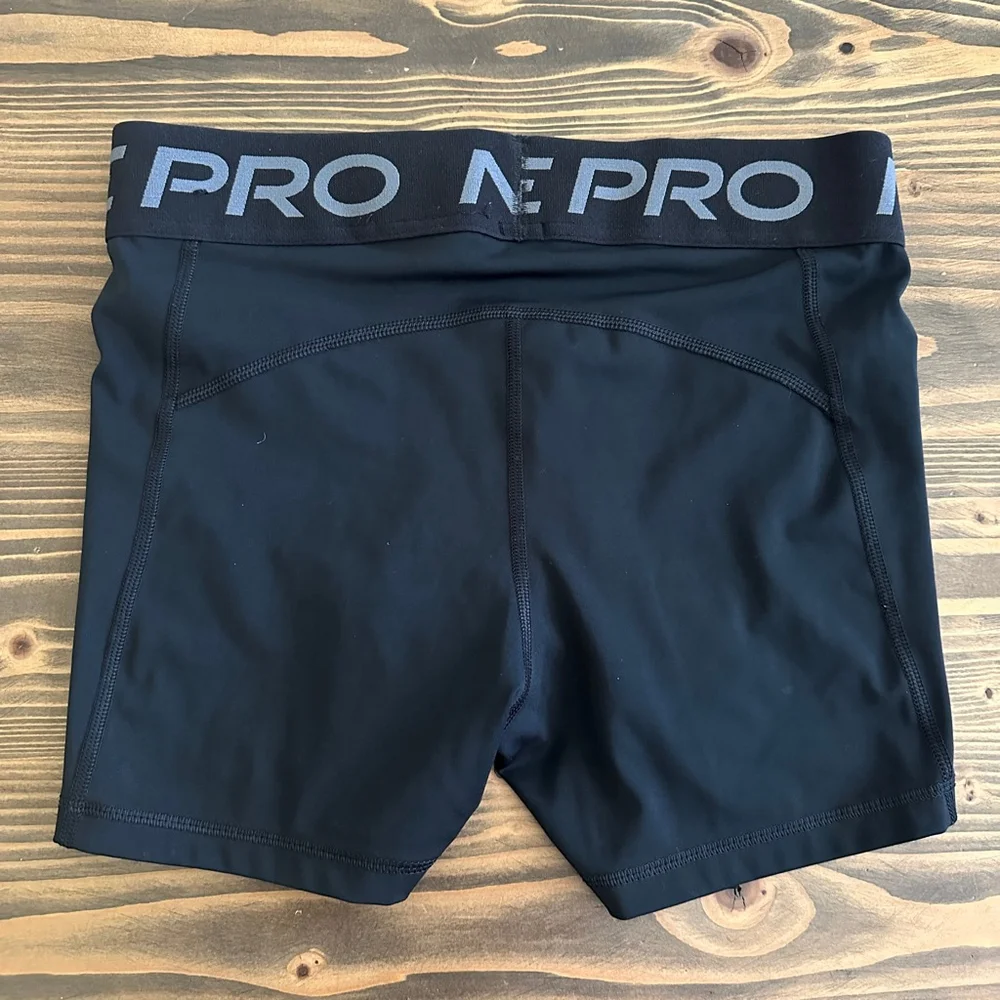 Nike Pro Women's Black Athletic Shorts M Stretch Workout Running Gym Performance - Picture 3 of 5